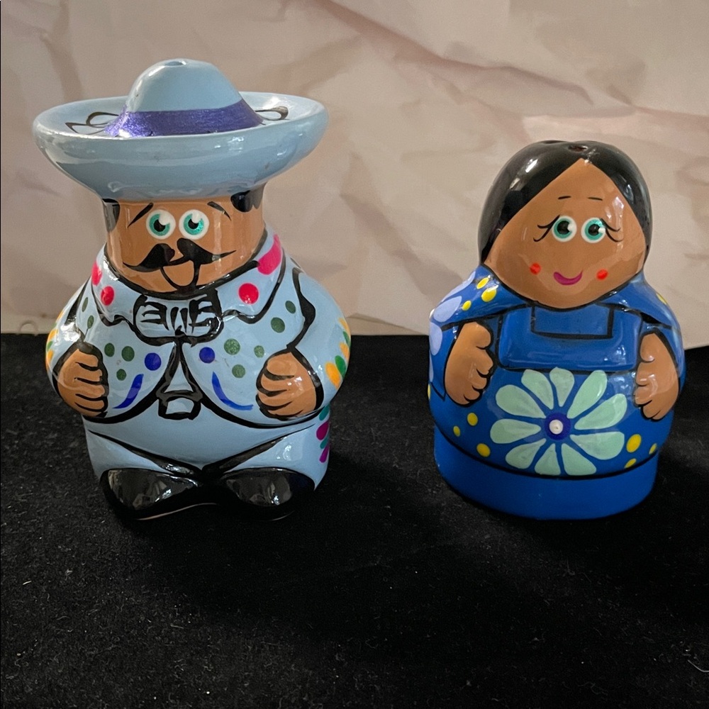 Hand-Painted Ceramic Mexico Salt & Pepper Shakers Set